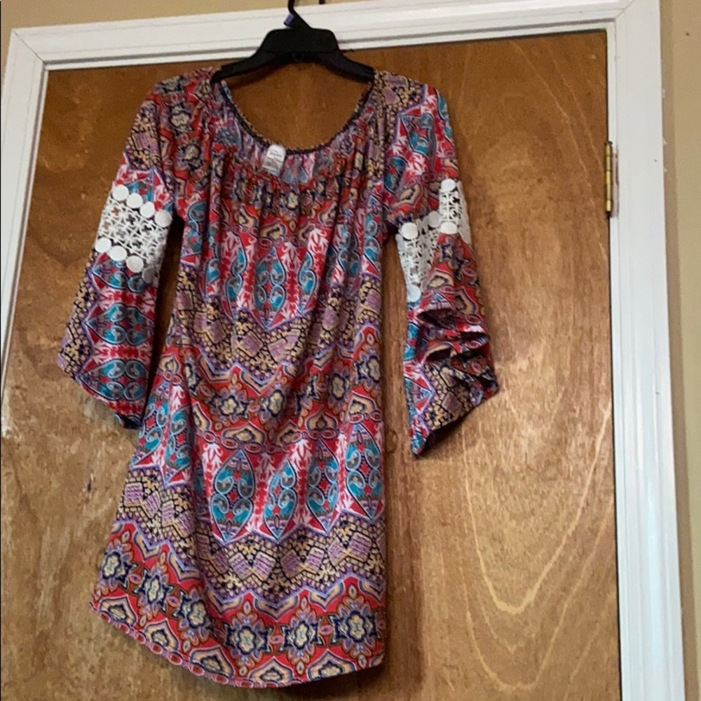 Pinwheel sleeve top